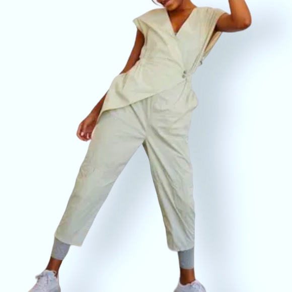 New Free People Movement Road Ahead Onesie M 8 / 10 Khaki Beige Cropped Jumpsuit - Picture 7 of 7